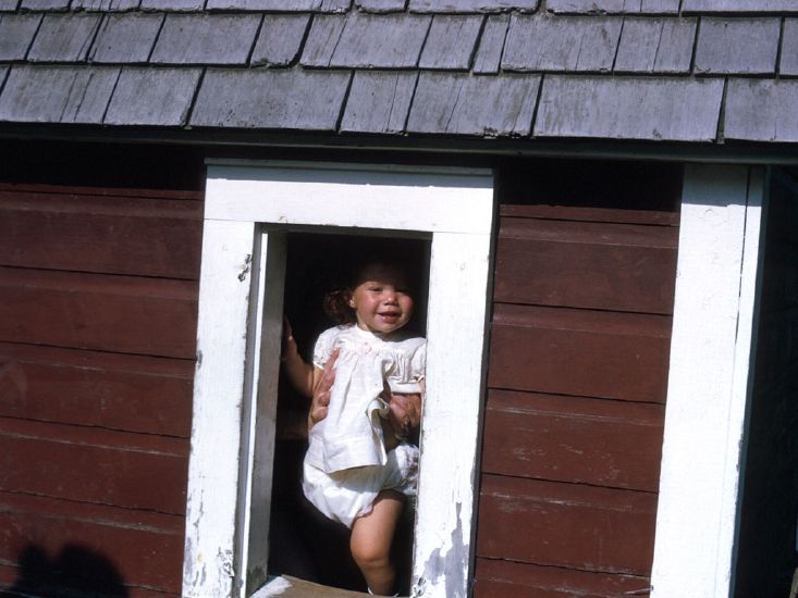 Anita in barn